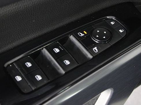 Certified 2022 Nissan Pathfinder SL FWD image 24