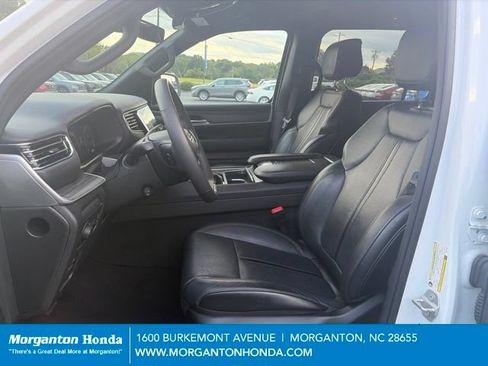 Used 2024 Jeep Wagoneer L Series II w/ Flexible Seating Group AWD/4WD image 17