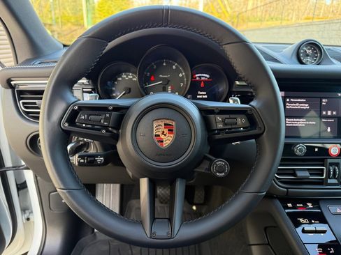Certified 2025 Porsche Macan Turbo image 15