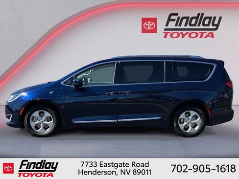 Used 2018 Chrysler Pacifica Touring-L FWD image 10