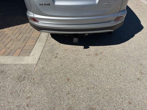 Used 2018 Toyota RAV4 Limited image 6