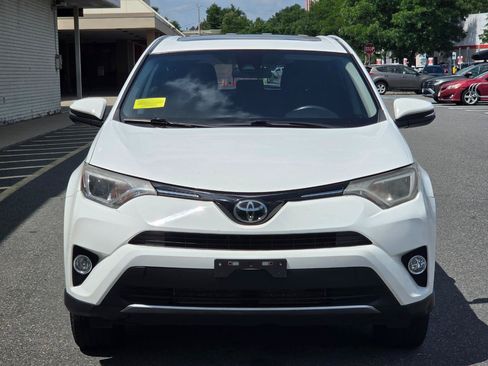 Used 2018 Toyota RAV4 XLE FWD image 2