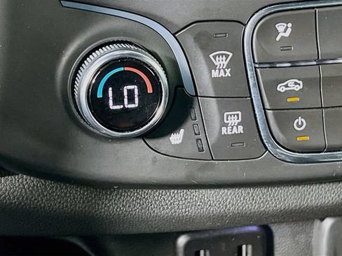 Used 2022 Chevrolet Traverse LT FWD image 22