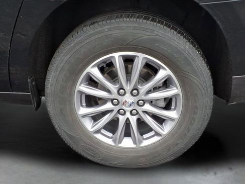 Used 2023 Buick Enclave Essence image 35
