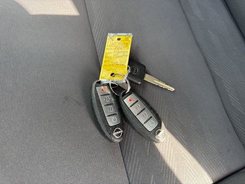 Used 2024 Nissan Frontier SV w/ SV Convenience Package image 32