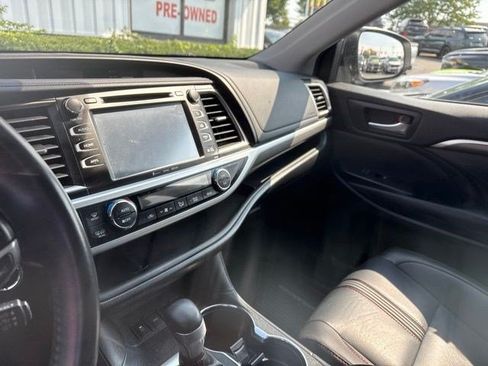 Used 2019 Toyota Highlander SE AWD/4WD image 15