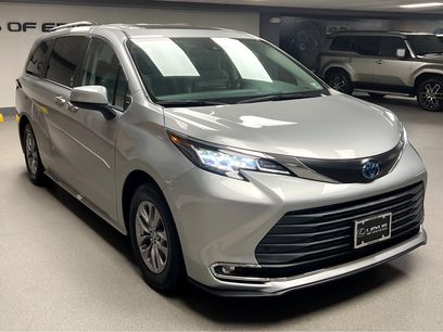 Used 2022 Toyota Sienna XLE