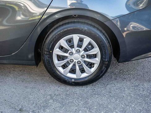 Used 2023 Kia Forte LX image 7