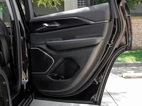 Used 2022 Jeep Grand Cherokee Laredo w/ Luxury Tech Group I image 57