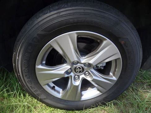 Certified 2024 Toyota RAV4 XLE FWD image 29
