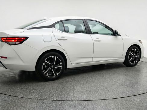 Used 2025 Nissan Sentra SV image 9