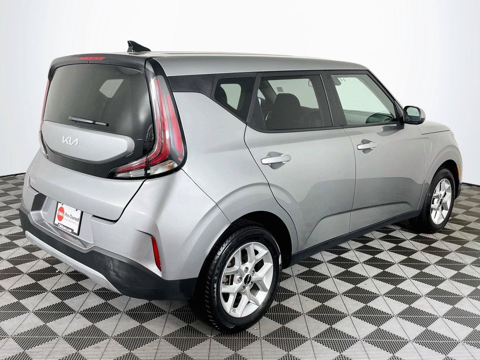 Certified 2025 Kia Soul LX w/ LX Technology Package FWD image 10