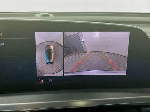 Used 2024 Cadillac Lyriq Luxury image 17