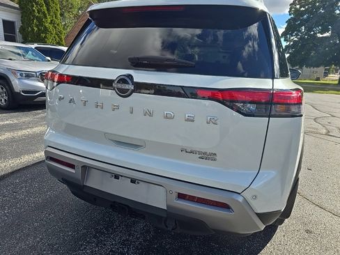 Used 2024 Nissan Pathfinder Platinum image 34