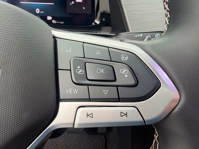 Used 2026 Volkswagen Atlas Cross Sport SE w/ Panoramic Sunroof Package FWD image 15
