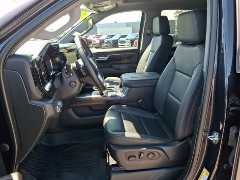 Used 2023 GMC Sierra 1500 SLT w/ SLT Premium Plus Package AWD/4WD image 13