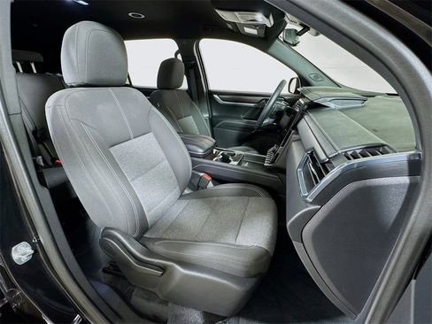 Used 2025 GMC Acadia Elevation image 28