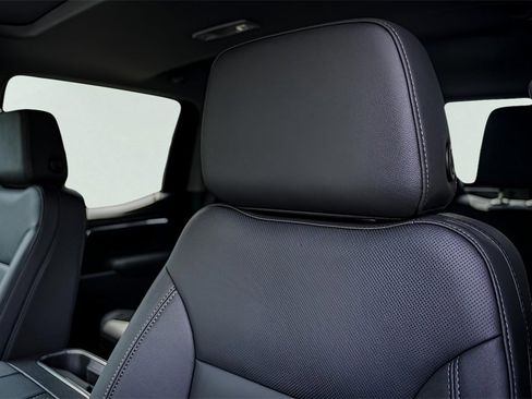 New 2026 GMC Sierra 1500 SLT image 11