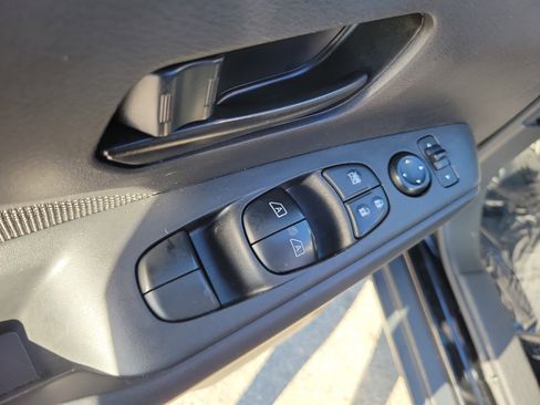 Used 2020 Nissan Kicks S image 23