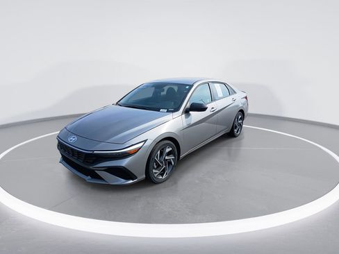 New 2025 Hyundai Elantra SEL image 4