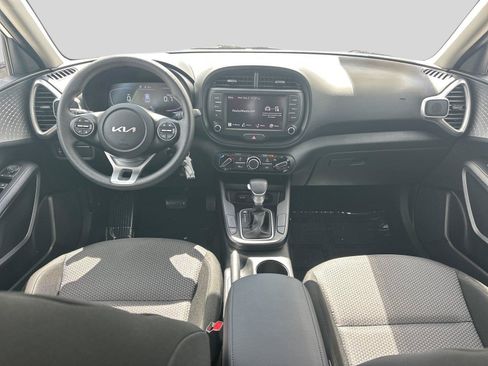 Used 2025 Kia Soul LX w/ LX Technology Package FWD image 17
