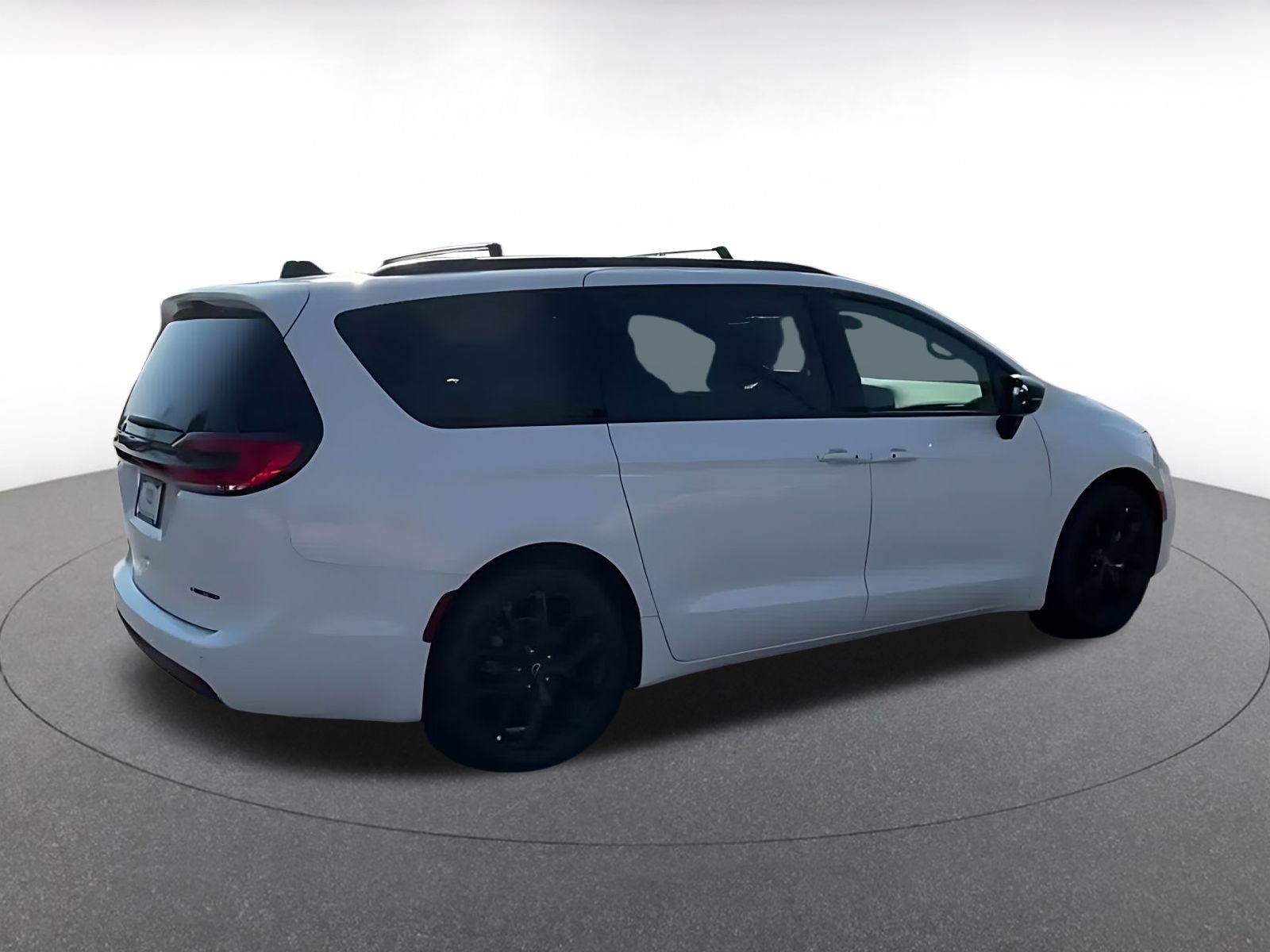 Used 2025 Chrysler Pacifica Limited FWD image 13