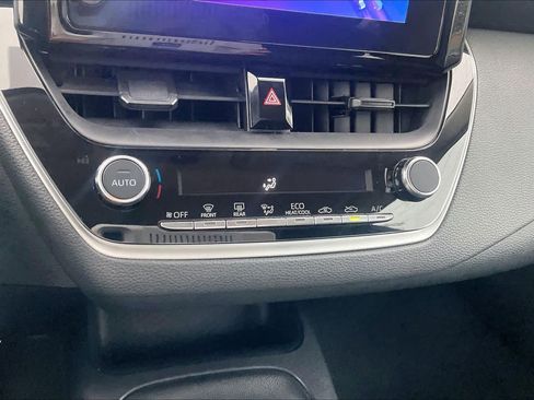Used 2024 Toyota Corolla LE FWD image 32