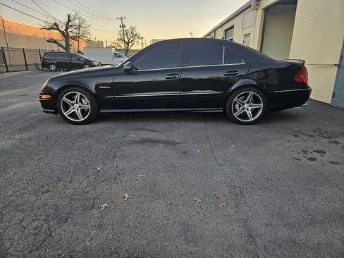 Used 2007 Mercedes-Benz E 63 AMG 4dr Sdn 6.3L AMG RWD image 7