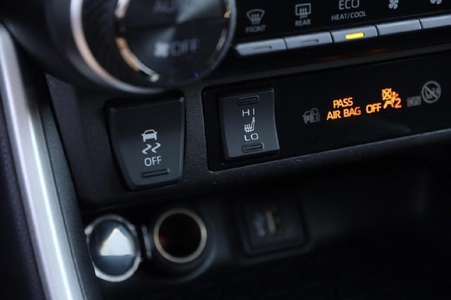 Used 2025 Toyota RAV4 XLE w/ Weather Package AWD/4WD image 19