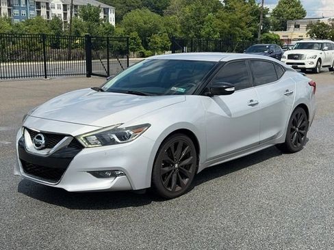 Used 2017 Nissan Maxima SR w/ Midnight Edition FWD image 3