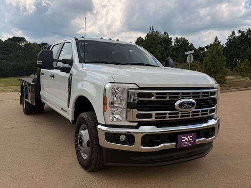 Used 2024 Ford F350 XLT AWD/4WD image 3
