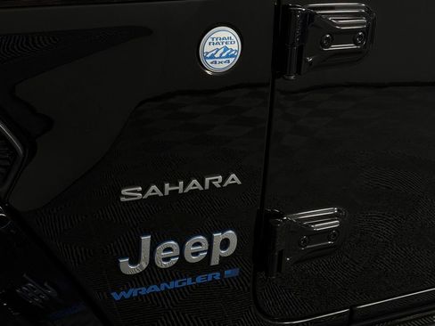 Used 2023 Jeep Wrangler Unlimited Sahara w/ Cold Weather Group AWD/4WD image 13