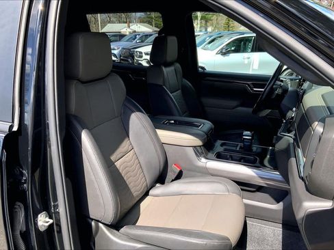 Used 2022 Chevrolet Silverado 1500 ZR2 w/ Technology Package image 8