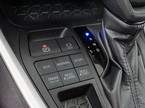 Used 2025 Toyota RAV4 XLE AWD/4WD image 15