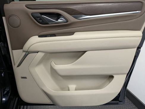 Used 2022 GMC Yukon XL Denali w/ Denali Premium Package image 24
