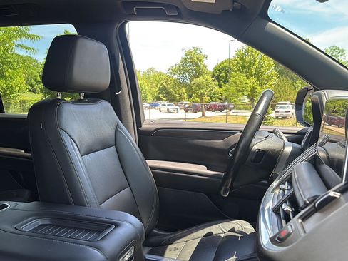 Used 2021 Chevrolet Tahoe LT w/ LT Signature Package AWD/4WD image 13