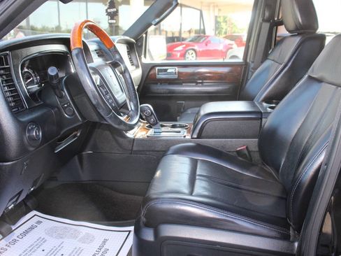 Used 2017 Lincoln Navigator Select image 17