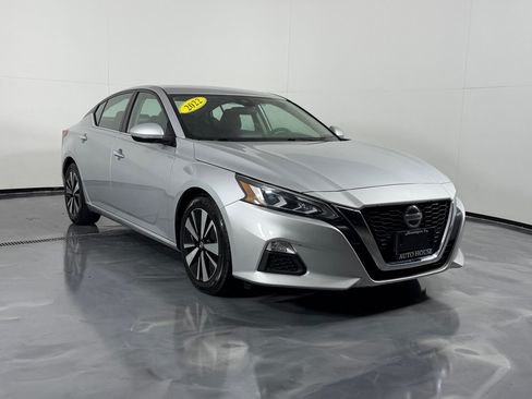 Used 2022 Nissan Altima 2.5 SV FWD image 3
