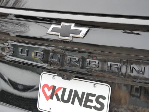 Used 2025 Chevrolet Suburban Z71 AWD/4WD image 24