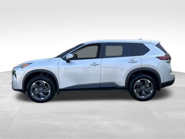 Used 2025 Nissan Rogue SV AWD/4WD image 2