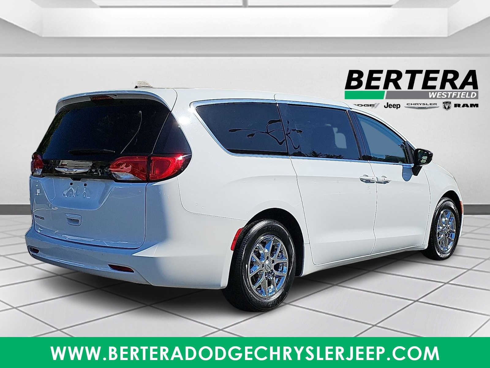 Used 2024 Chrysler Voyager LX FWD image 6
