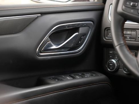 Used 2023 GMC Yukon AT4 w/ AT4 Premium Plus Package AWD/4WD image 18