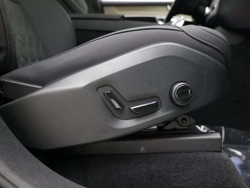 Used 2025 Volvo XC90 B5 Core AWD/4WD image 44