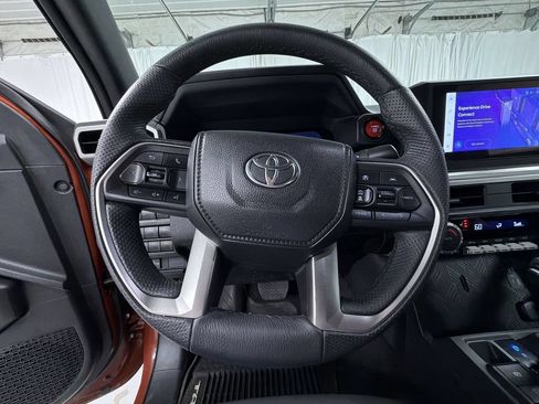 Used 2025 Toyota Tacoma TRD Off-Road AWD/4WD image 29