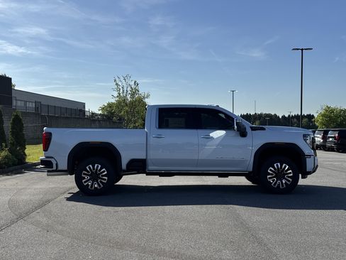 New 2026 GMC Sierra 2500 Denali Ultimate AWD/4WD image 11