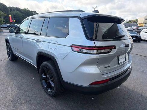 Used 2023 Jeep Grand Cherokee L Laredo AWD/4WD image 7