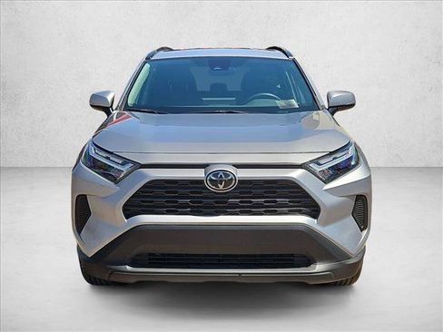 Used 2025 Toyota RAV4 XLE AWD/4WD image 2