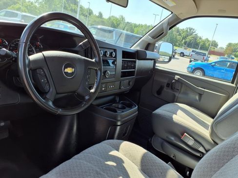 Used 2020 Chevrolet Express 3500 w/ Driver Convenience Package image 29