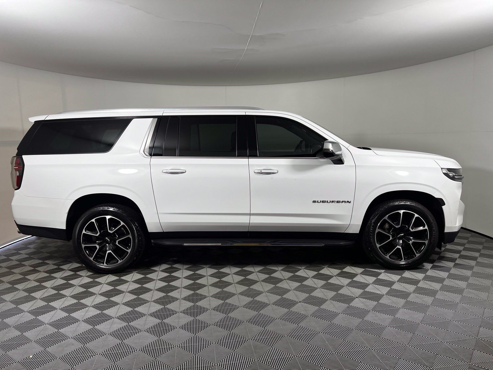 Used 2022 Chevrolet Suburban Premier AWD/4WD image 4
