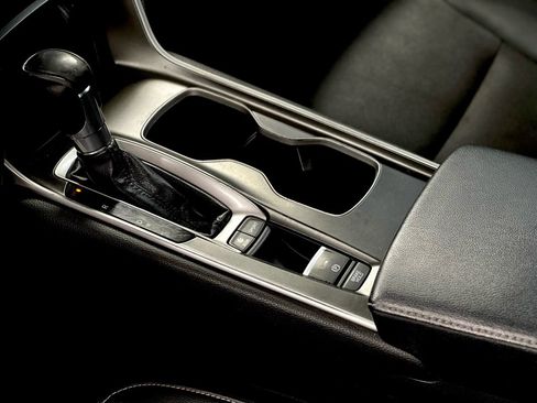 Used 2018 Honda Accord Sport image 32